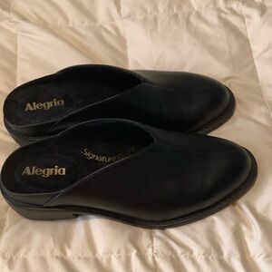 Alegria Women's Classic Black Mules